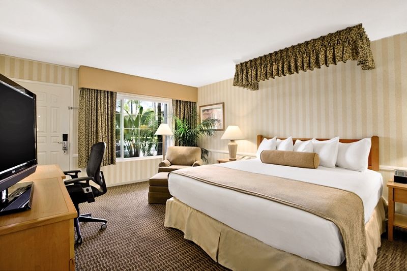 Western Carriage Hotel 4*