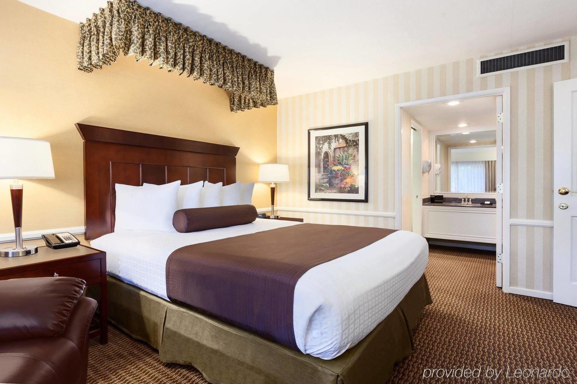 Western Carriage 4* Los Angeles