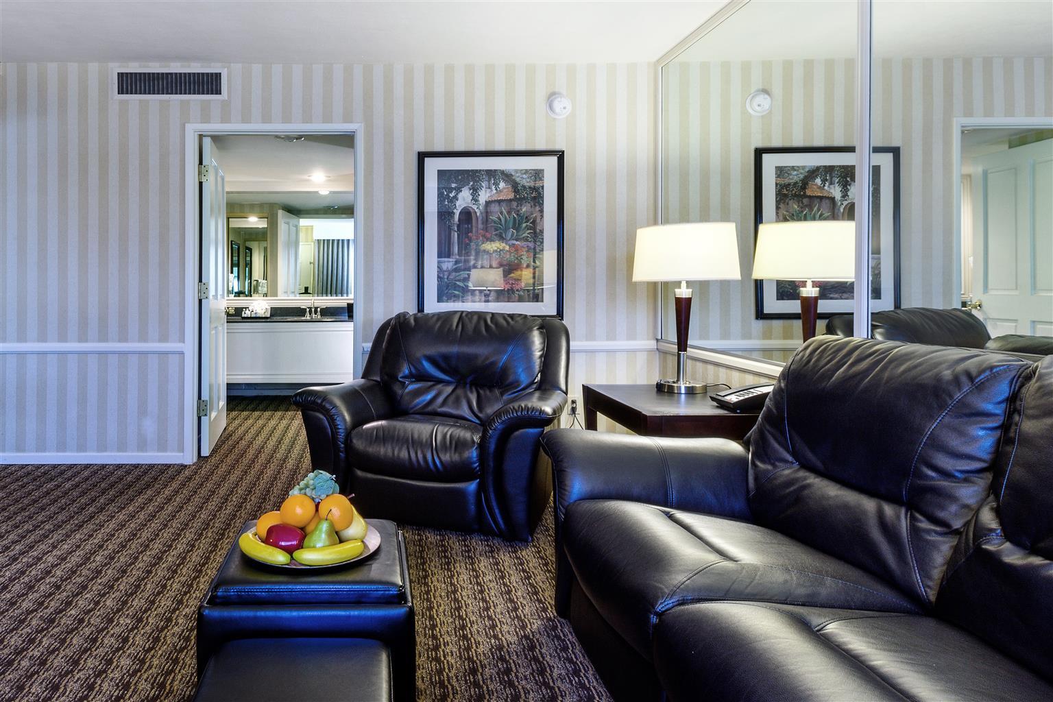 Western Carriage Hotel 4*